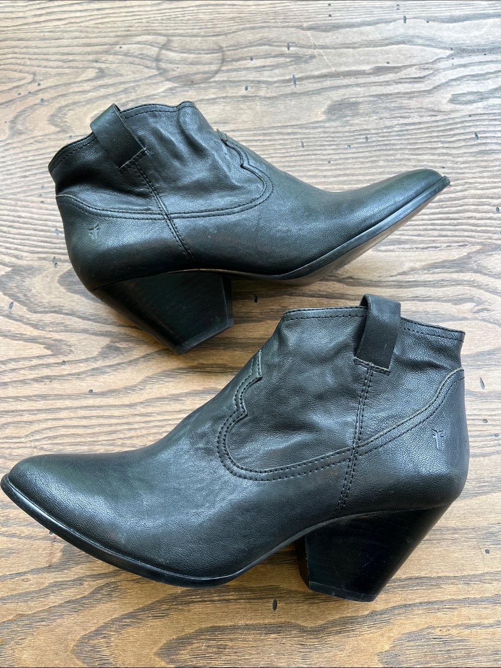 Frye Raina black soft leather western bootie Booties with Block Heel size 10